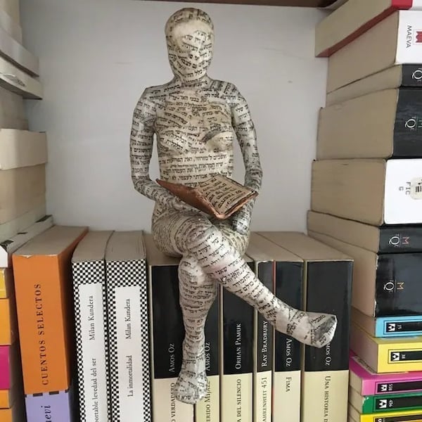 🔥Modern Reading Woman Statue