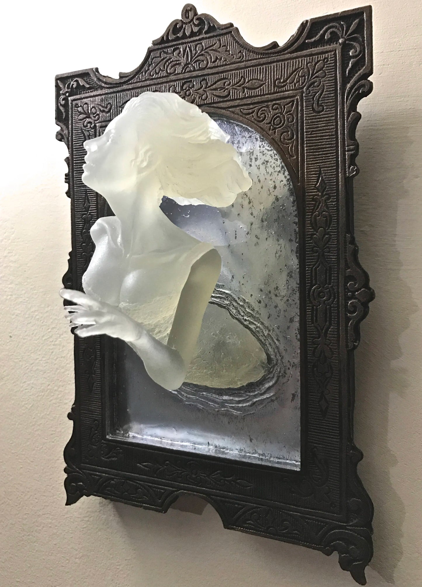 SPOOKY WALL SCULPTURES OFVICTORIAN GHOSTS EMERGINGFROM A MIRROR