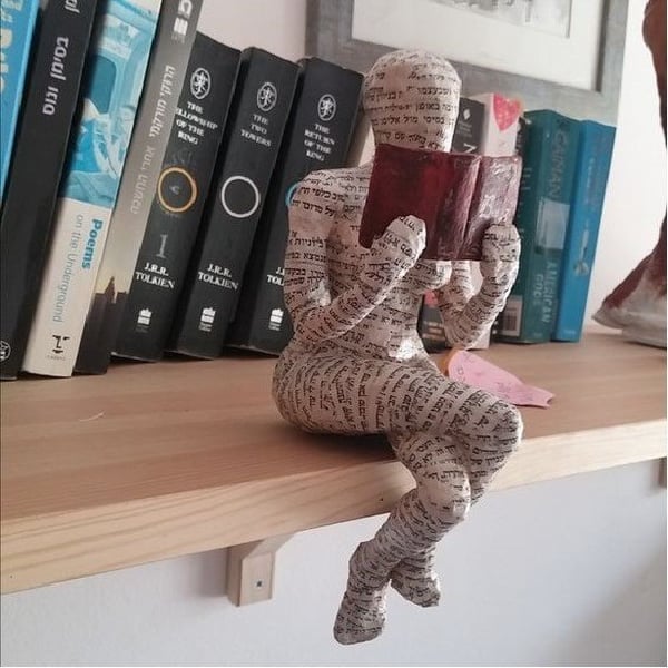 🔥Modern Reading Woman Statue