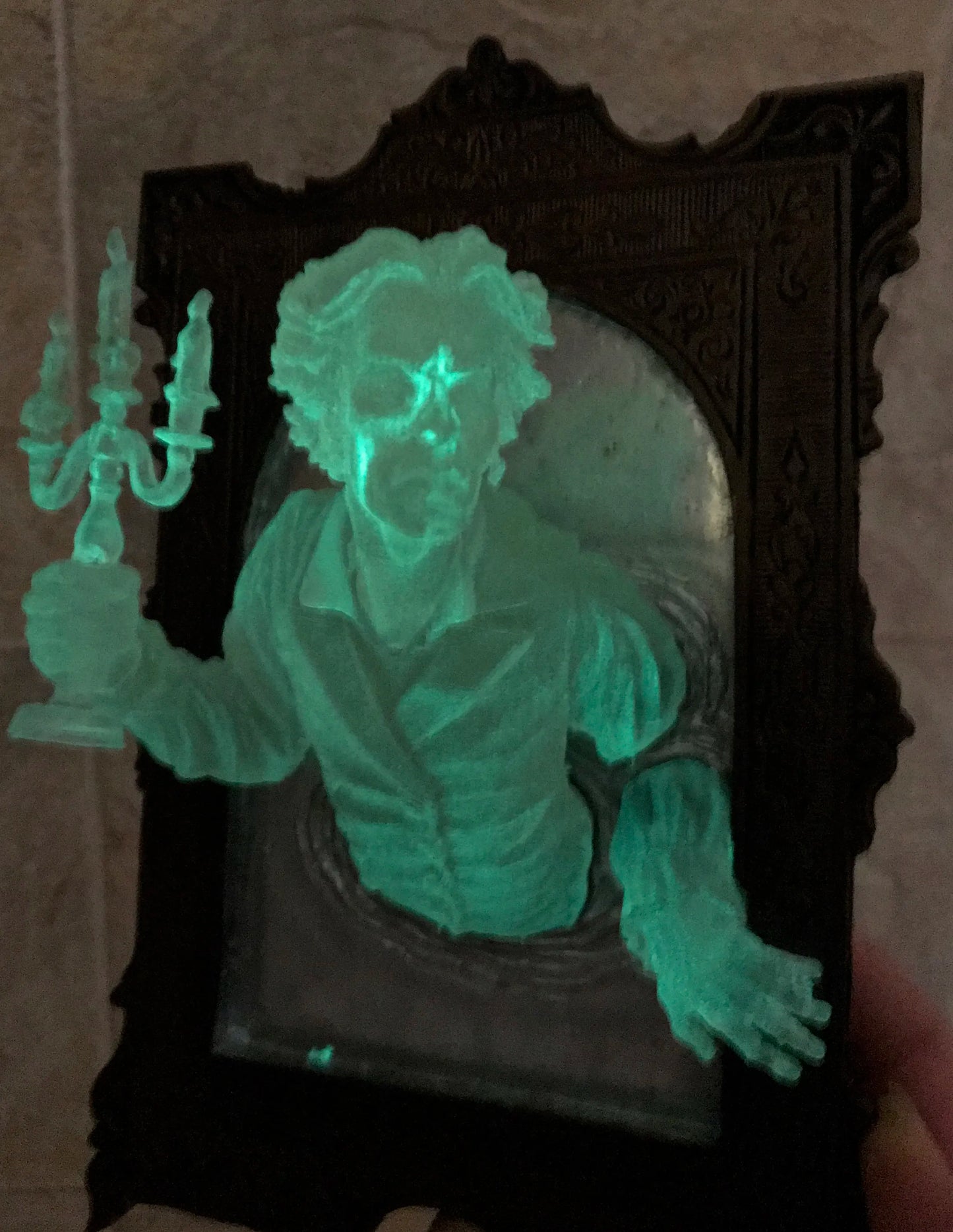 SPOOKY WALL SCULPTURES OFVICTORIAN GHOSTS EMERGINGFROM A MIRROR